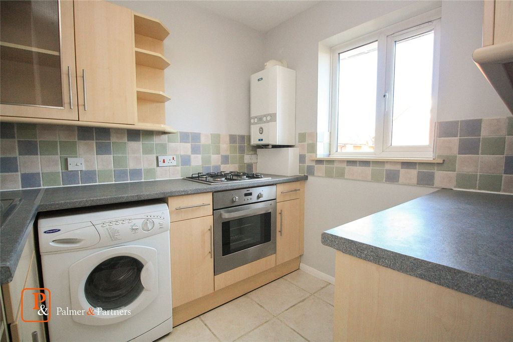 Property photo 3 of 7 Kitchen