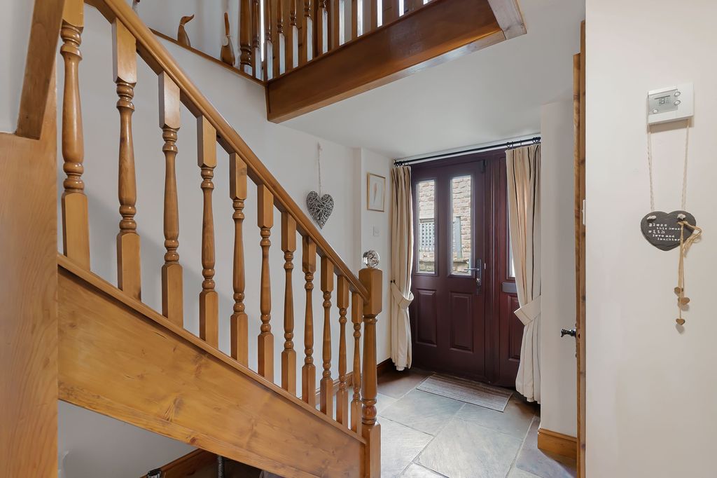 Property photo 2 of 34