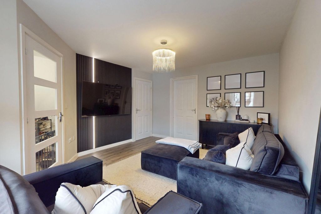 Property photo 3 of 18 5038474