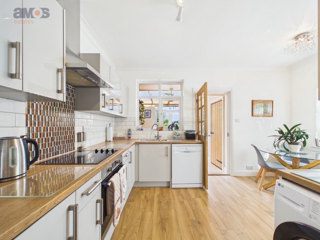 Property photo 2 of 17 5437644