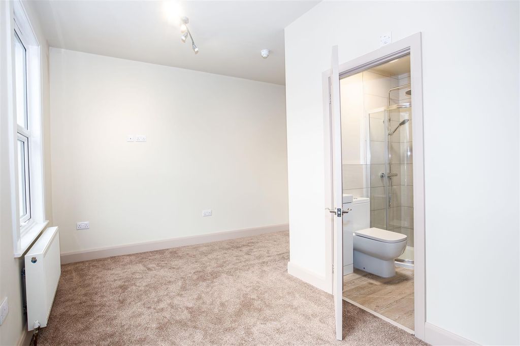 Property photo 1 of 9 26 Gordon Road-260043.Jpg