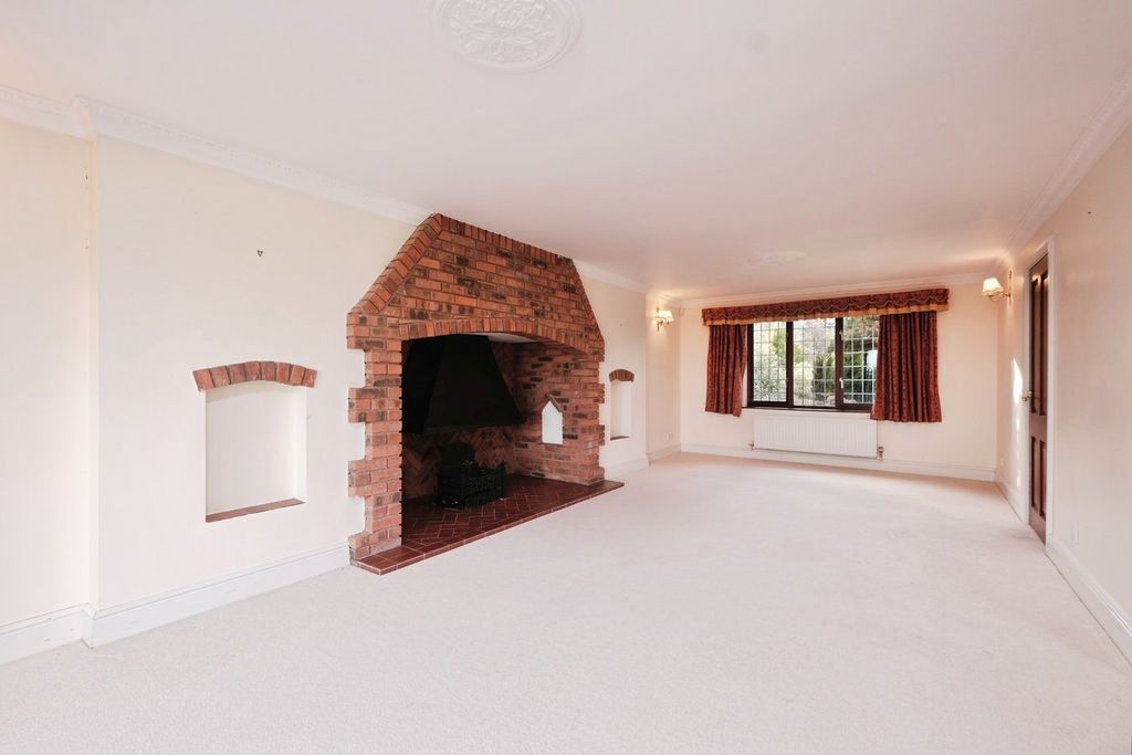 Property photo 3 of 25