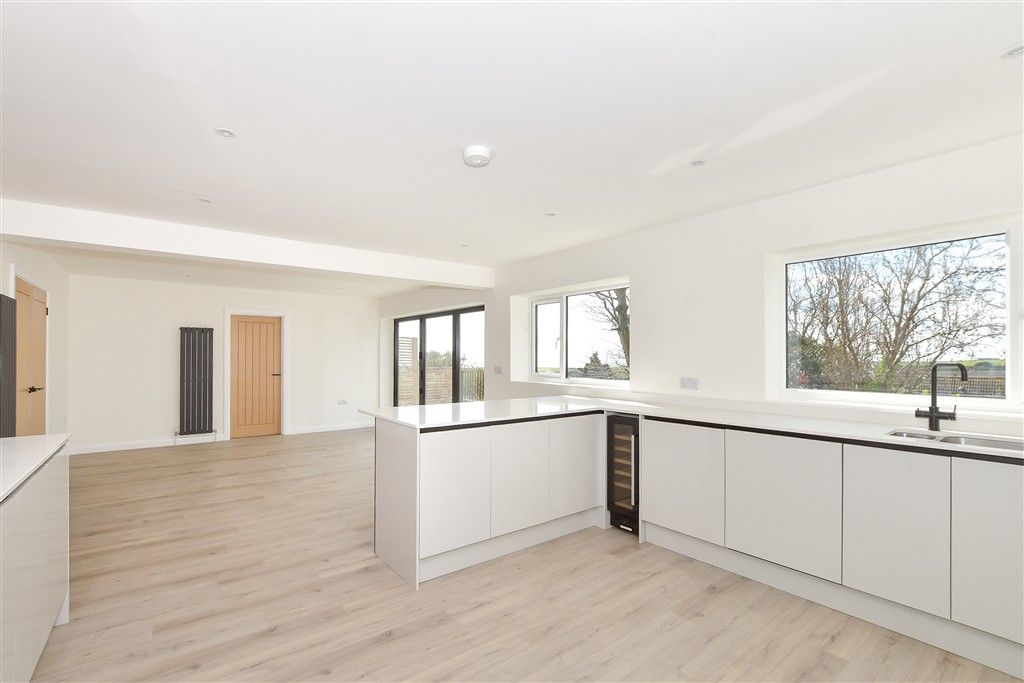 Property photo 3 of 25 Kitchen/ Dining Room