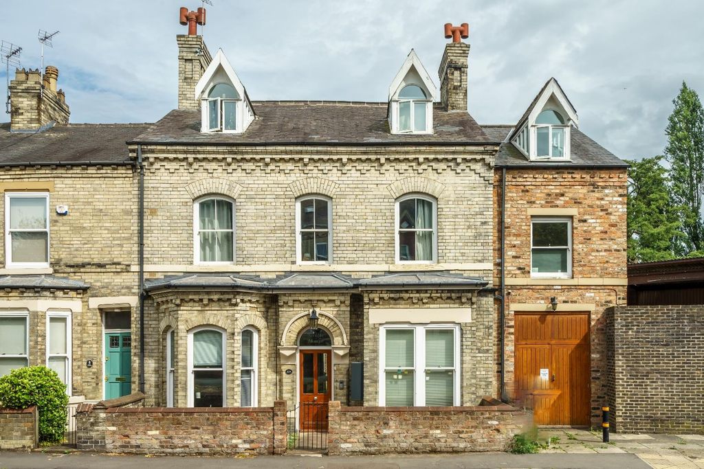 Property photo 3 of 20 External