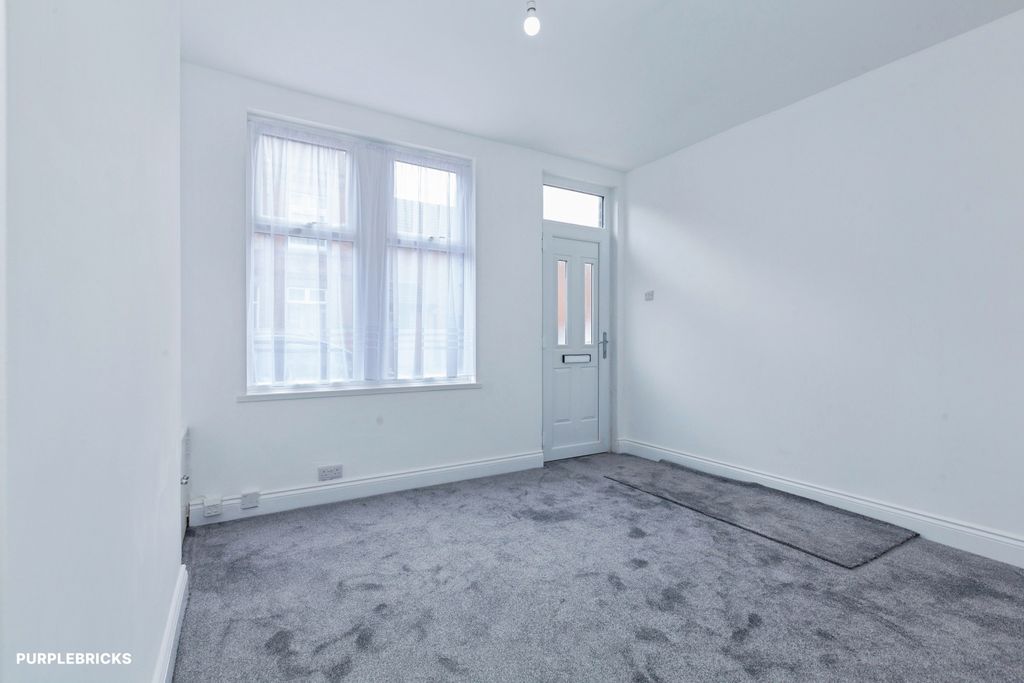 Property photo 3 of 28