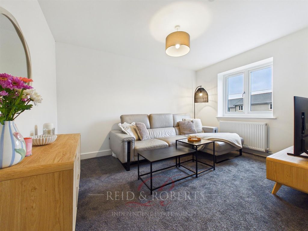 Property photo 3 of 24 Cam04884G0-Pr0119-Still019.Jpg