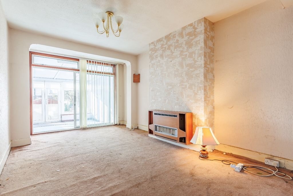 Property photo 3 of 18 4693753