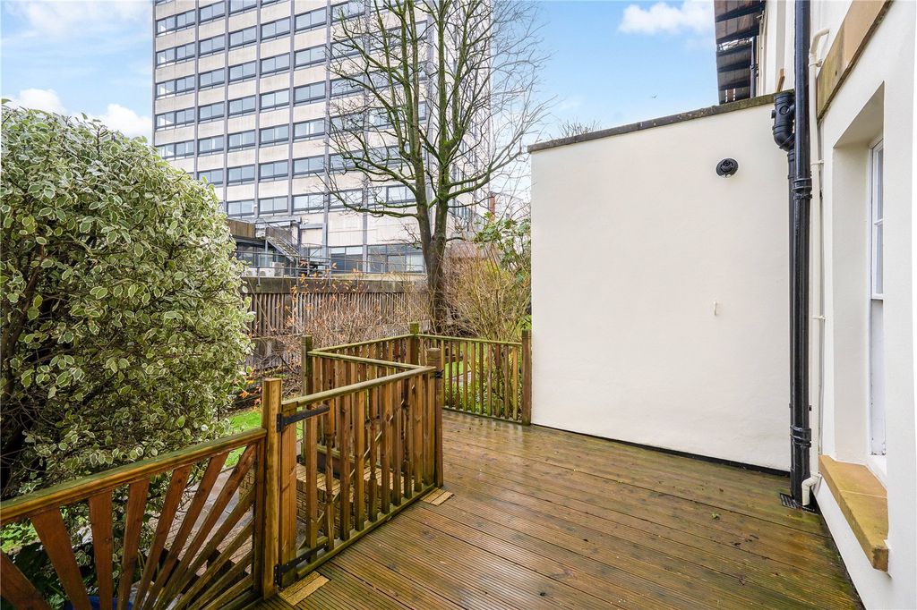 Property photo 3 of 10 Terrace