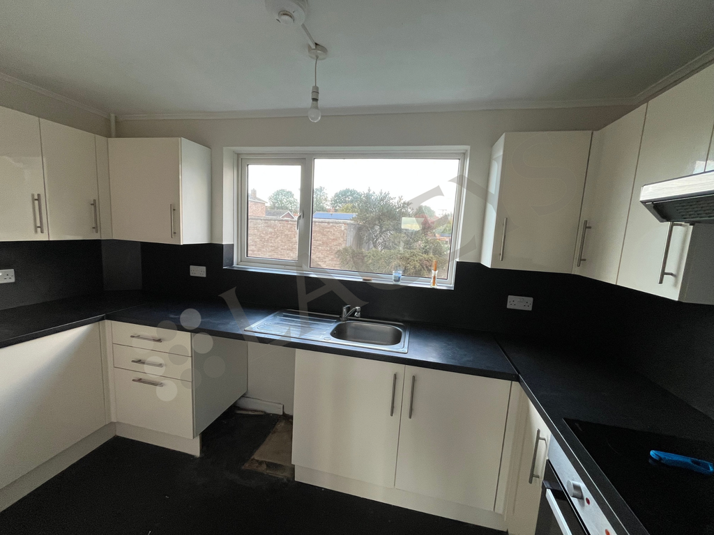 Property photo 2 of 7 Kitchen