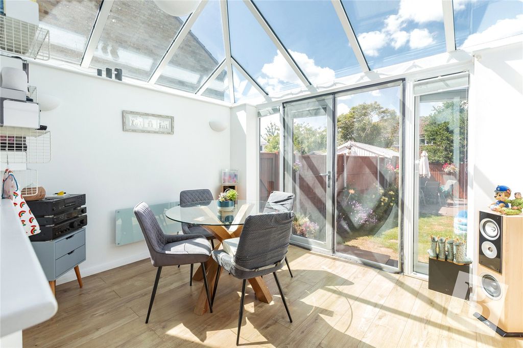 Property photo 2 of 14 Conservatory