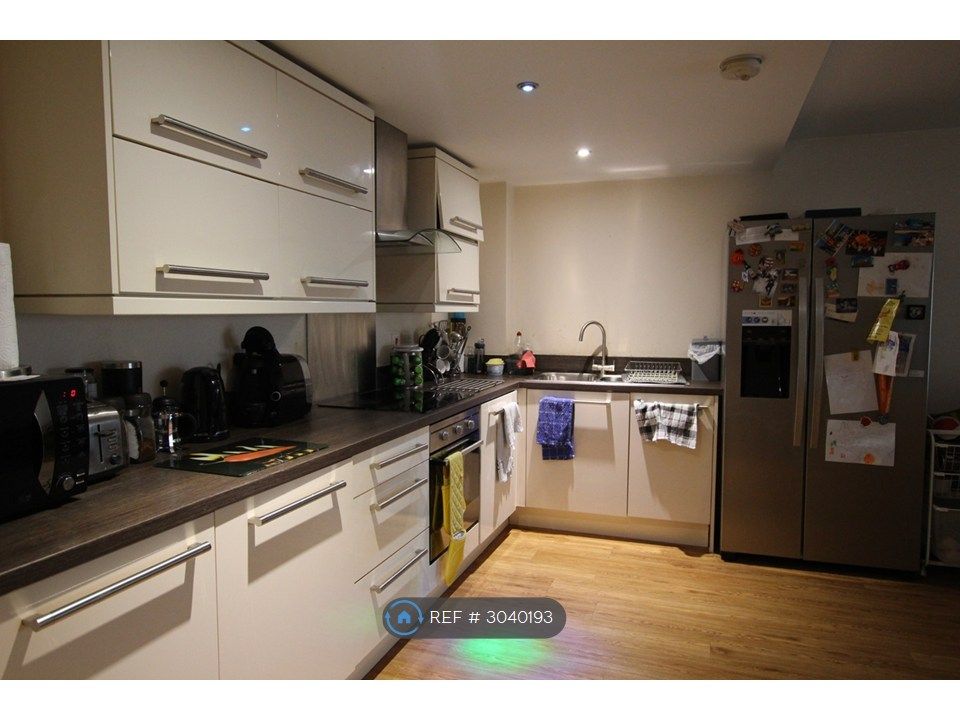 Property photo 3 of 9 Kettle, Microwave, Dishwasher, Fridge, Toaster