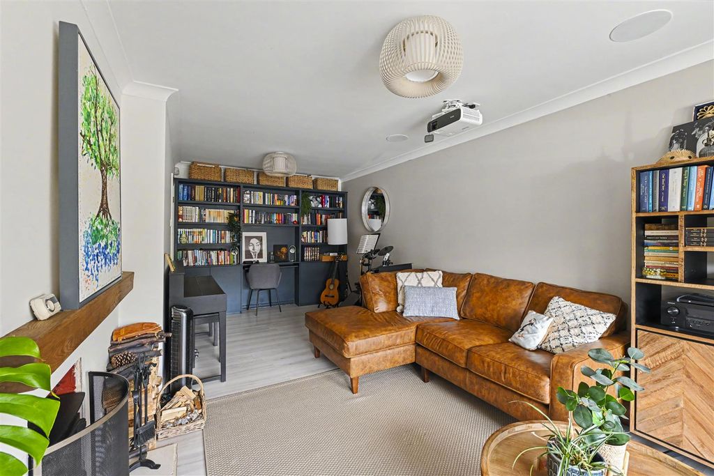 Property photo 3 of 16 38-Wick-Avenue-07.Jpg