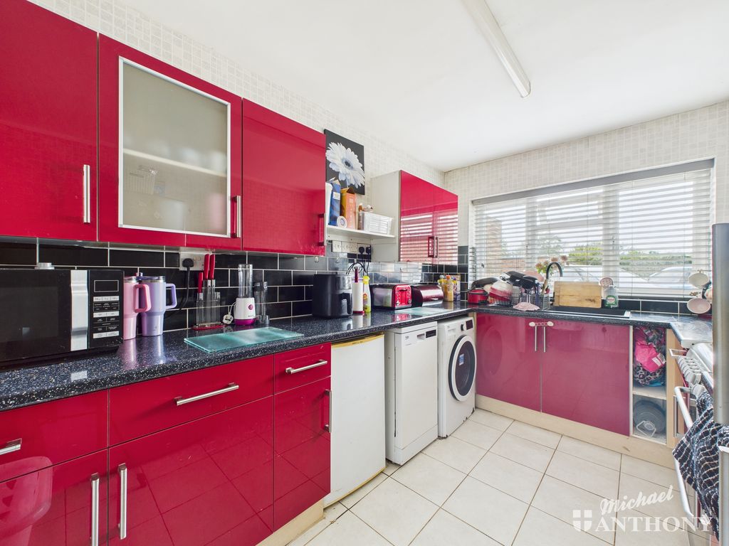 Property photo 2 of 8 Cam02773G0-Pr0350-Still003