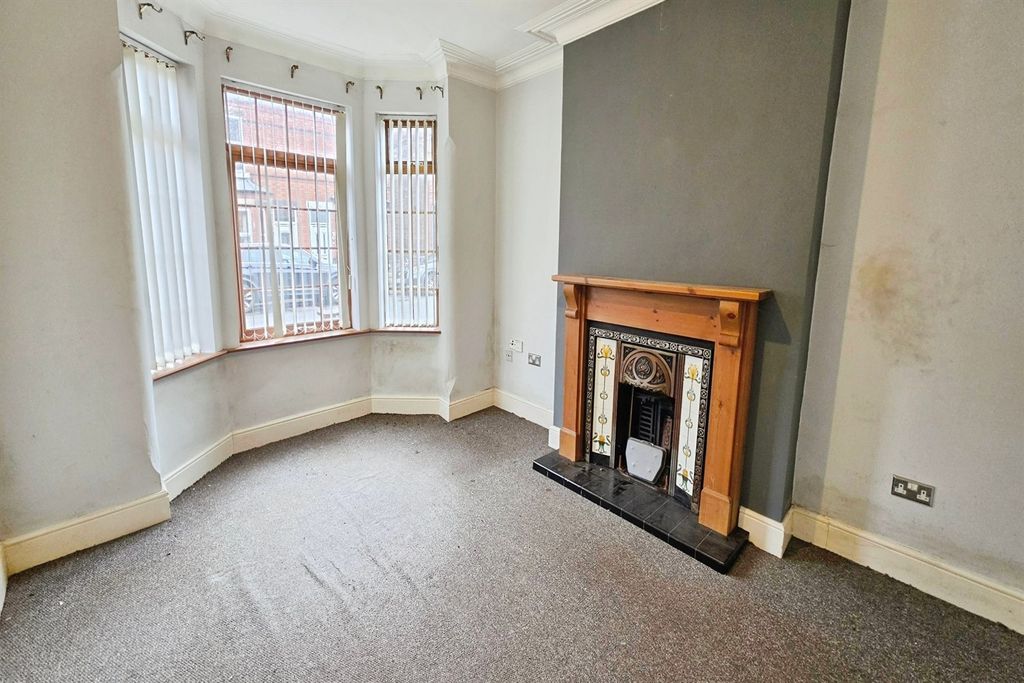 Property photo 3 of 11 Lounge