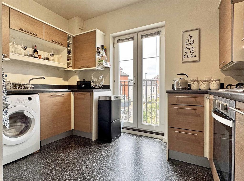 Property photo 3 of 16 Kitchen.Jpg