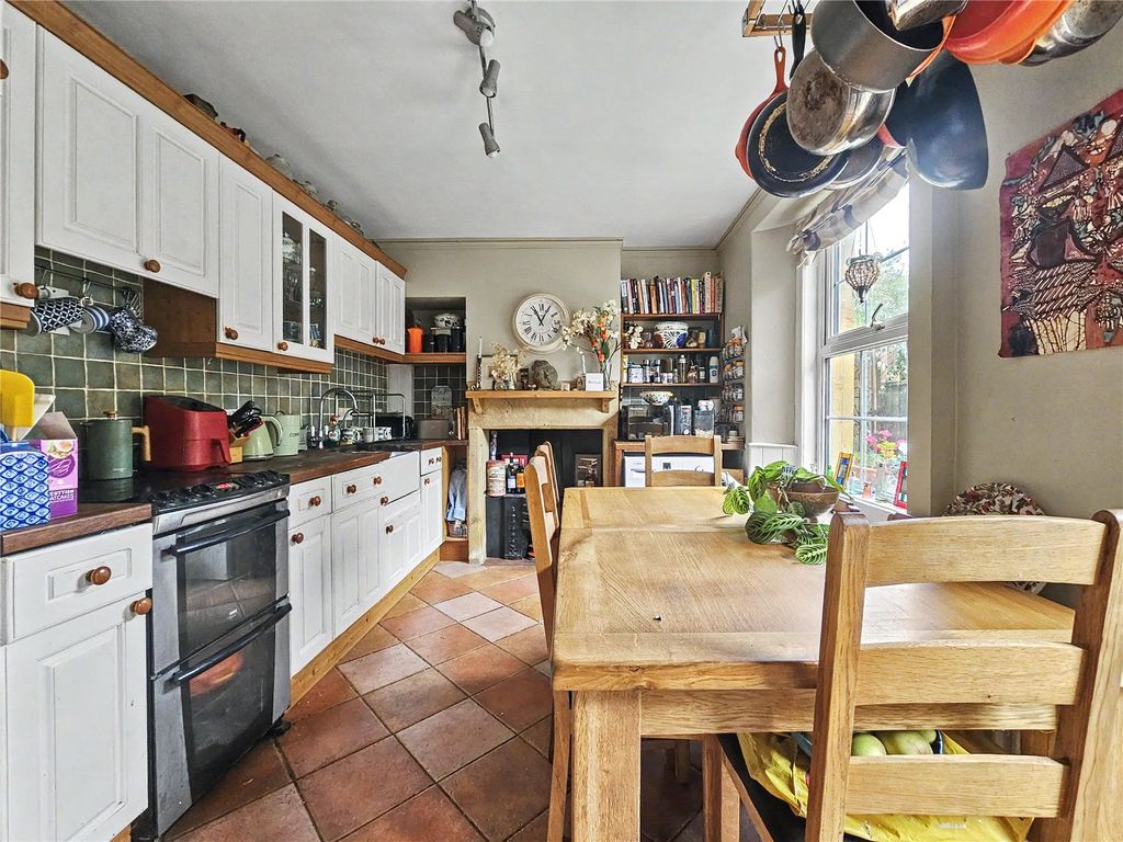 Property photo 2 of 21 Picture No. 11