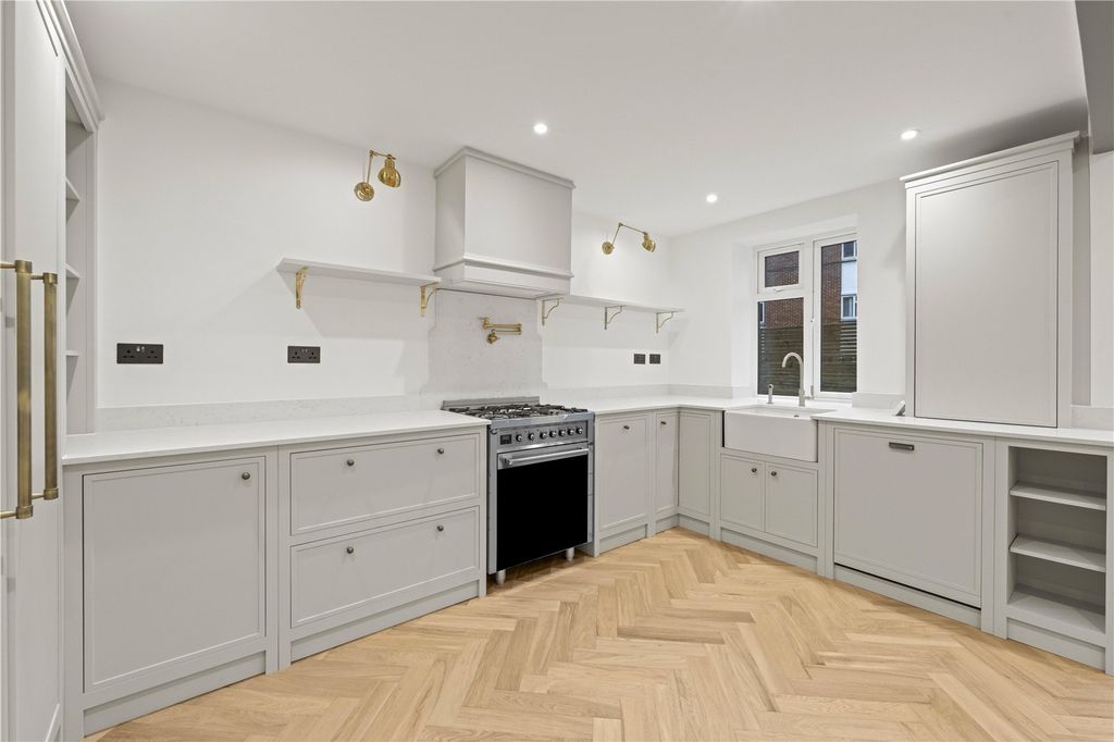 Property photo 3 of 13 Kitchen