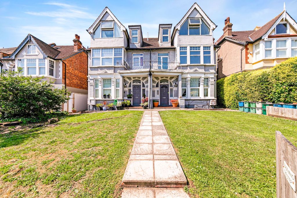 Property photo 1 of 14 02-B85Bflat 3, 93-95 South Norwood Hill -1-Medium