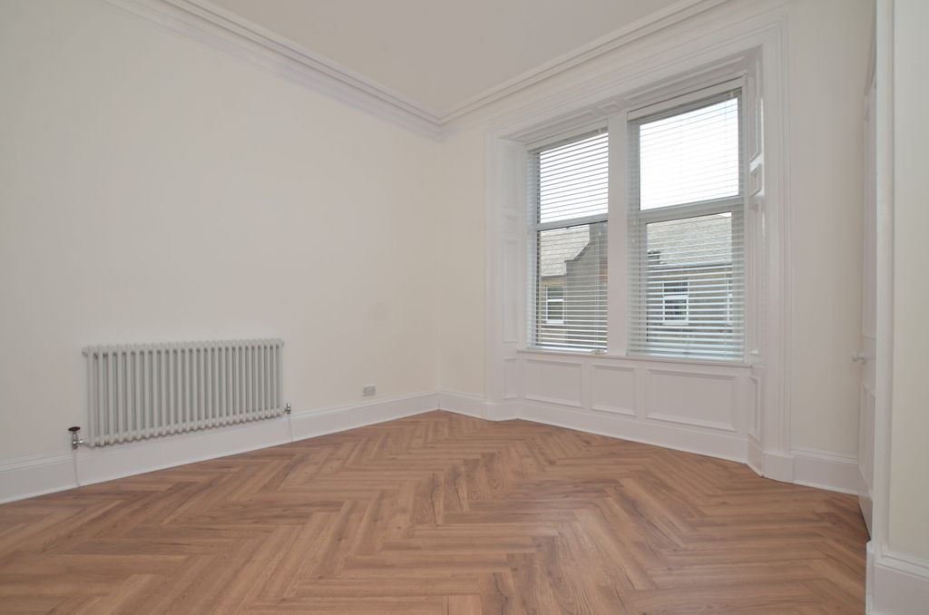 Property photo 2 of 28