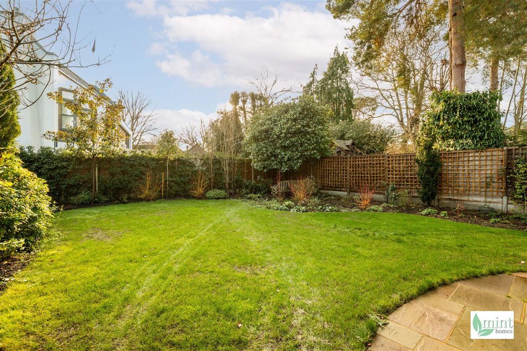 Property photo 3 of 26 Woodham Waye - Watermark-4.Jpg