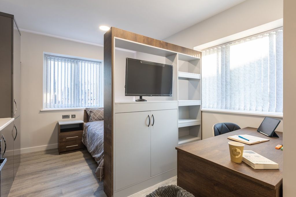 Property photo 3 of 11