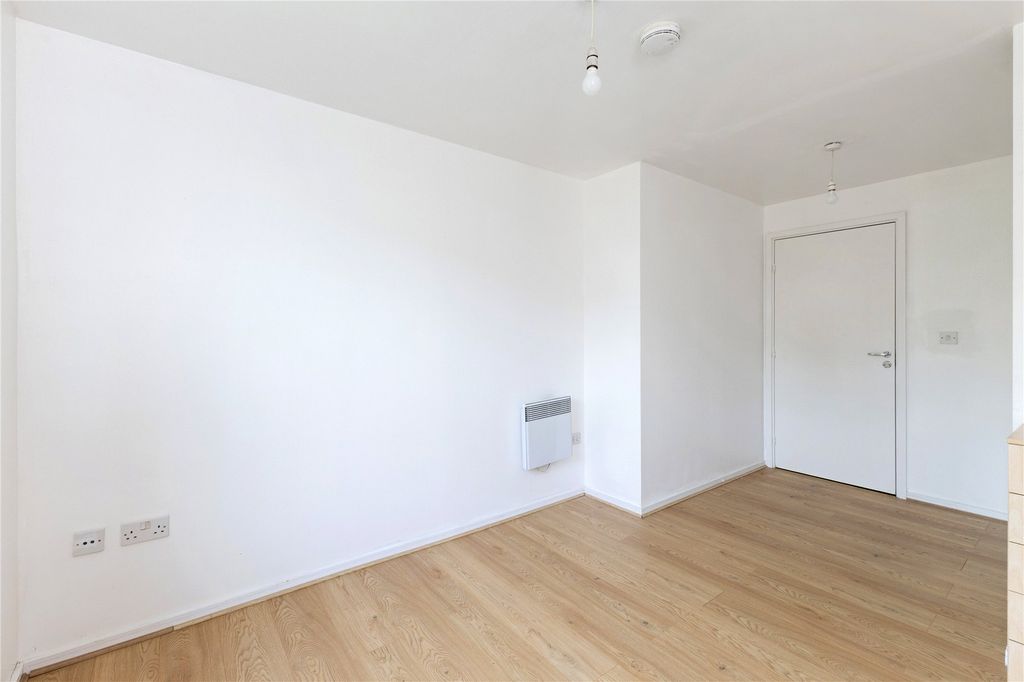 Property photo 2 of 16 Picture No. 32