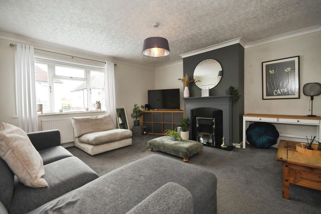 Property photo 2 of 16 Lounge.Jpg