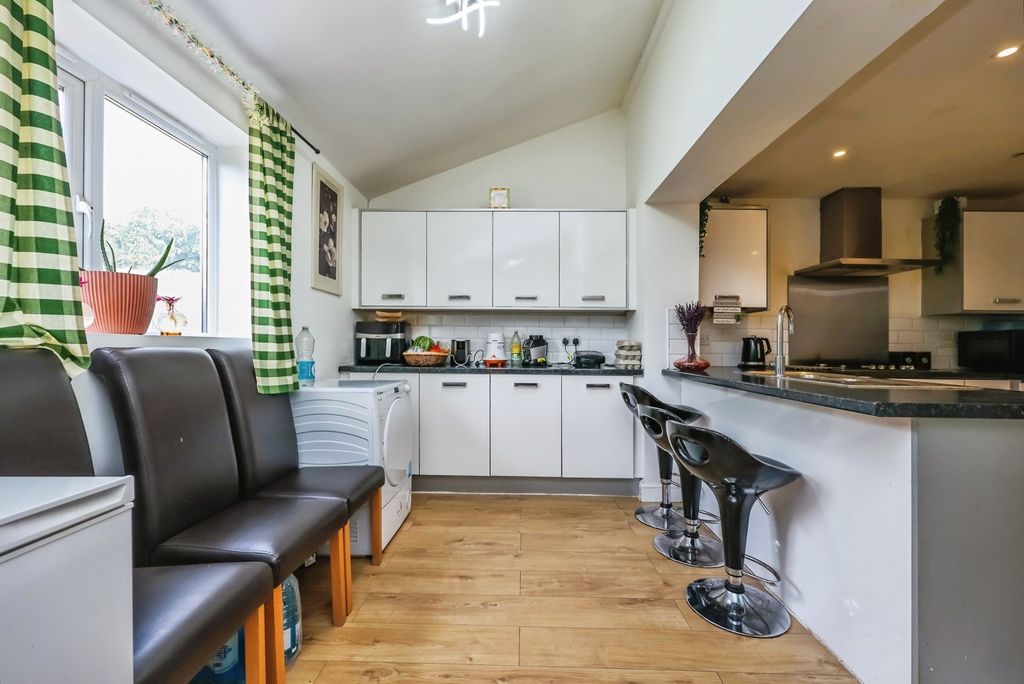 Property photo 3 of 18 Pbox-Img.Jpg