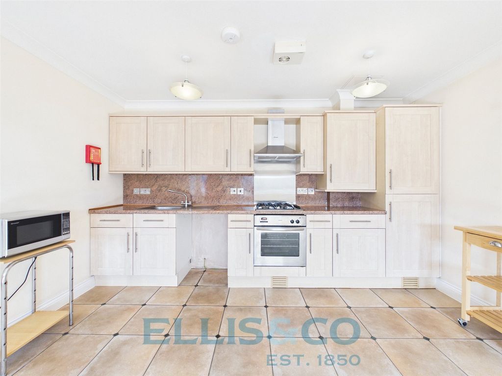 Property photo 3 of 12 Picture No. 11