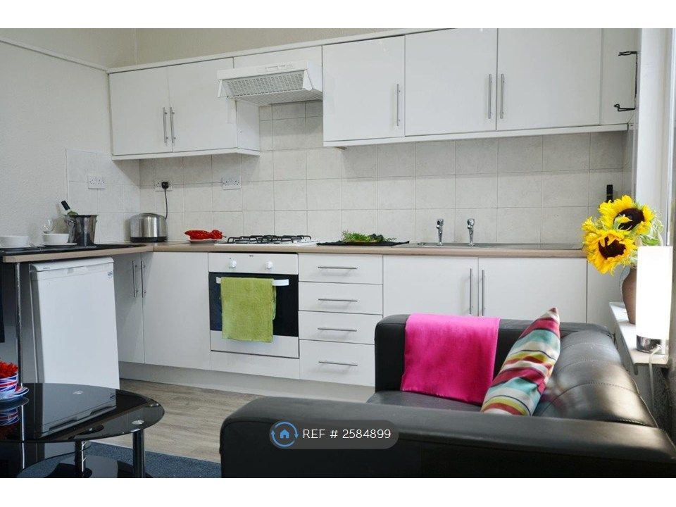 Property photo 2 of 10 Kitchen
