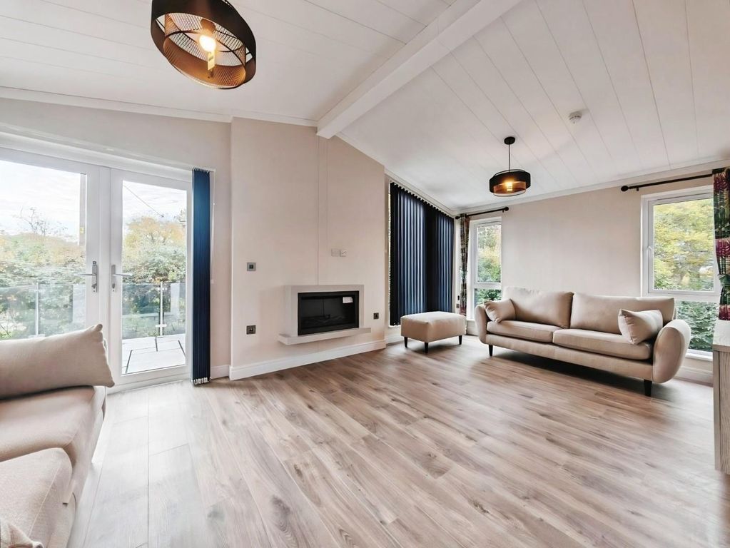 Property photo 2 of 16 d55Ea78d-3Ac402Db-3884-4Ccf-82B4-4856c8F63B8A.Jpg