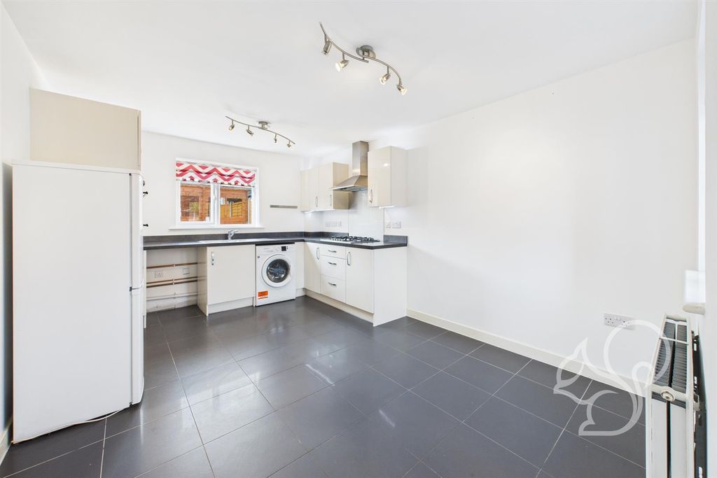 Property photo 2 of 16 Kitchen