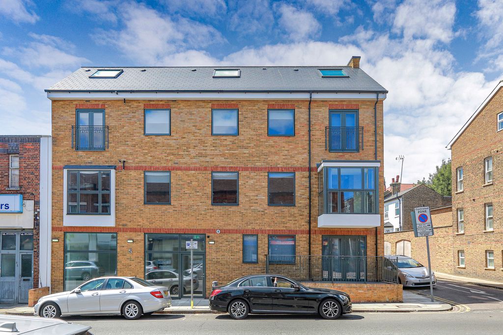 Property photo 1 of 8