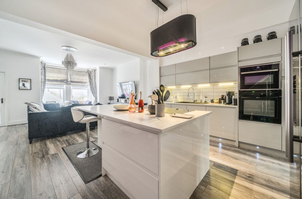 Property photo 2 of 16 1300143-3-683Ede7...