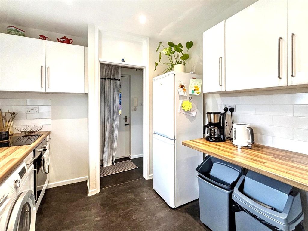 Property photo 3 of 8 Img_1640_Rightmove.Jpg