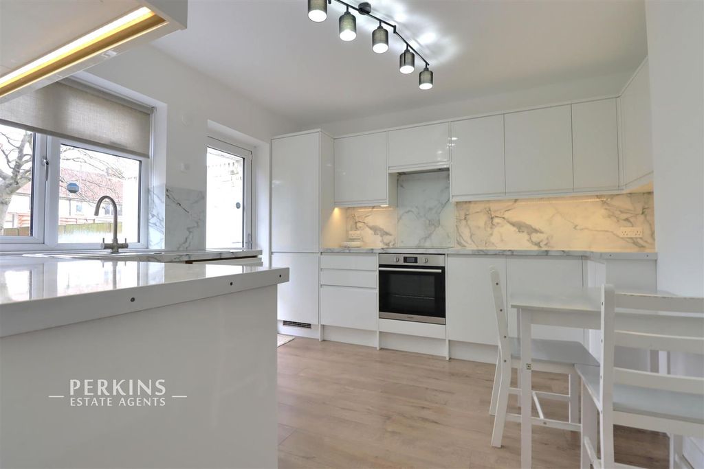 Property photo 1 of 6 Kitchen.Jpg