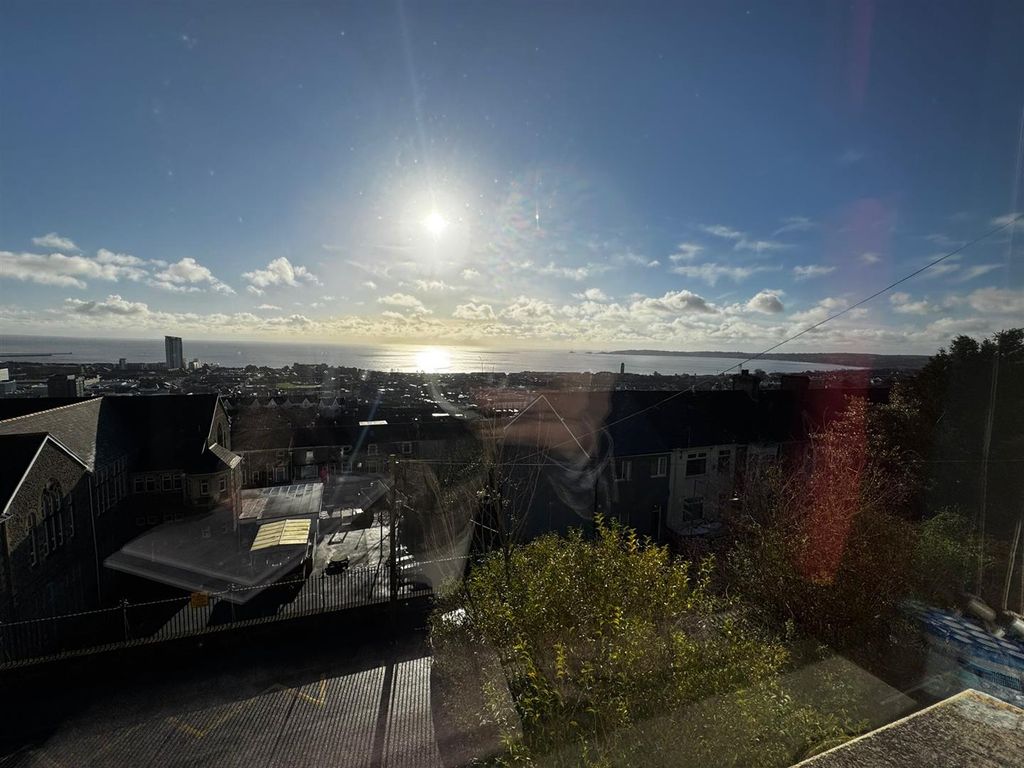 Property photo 3 of 24 16.Jpg