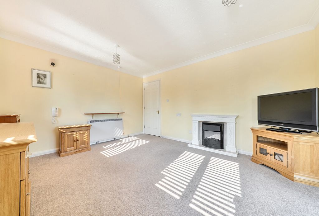 Property photo 2 of 19 1487918-5-6A5A5Cb...