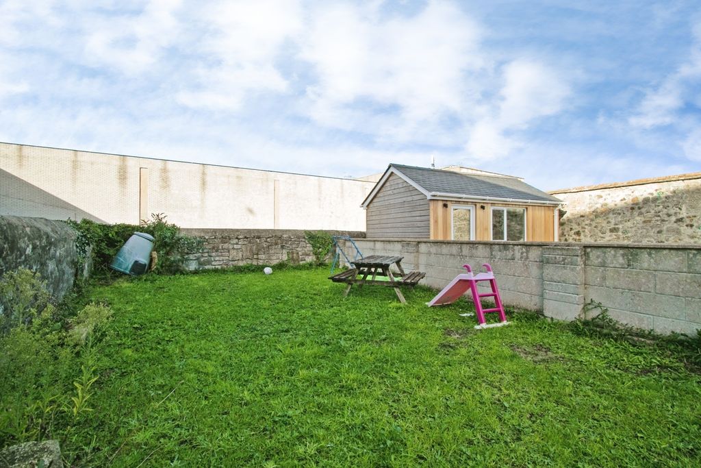 Property photo 2 of 32 Pbox-Img.Jpg