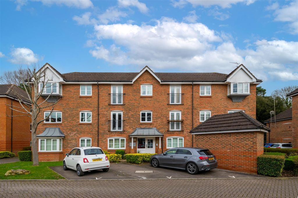 Property photo 1 of 13 34 Kingsfield Externals-2.Jpg