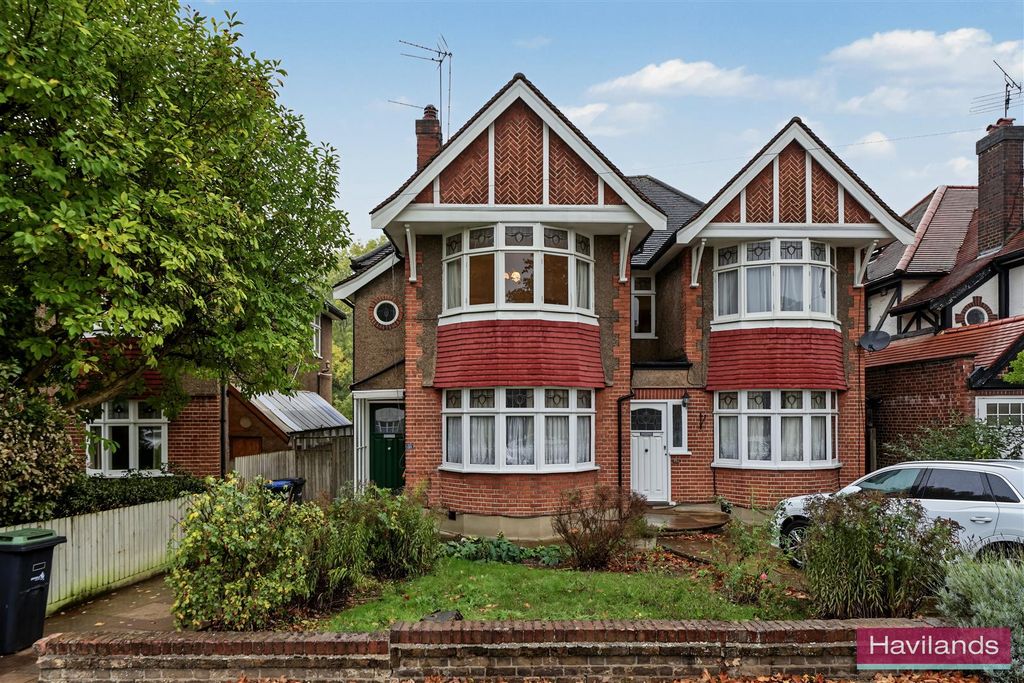 Property photo 1 of 12 69 The Chine, London N21 2EE-With Watermark-12.Jpg