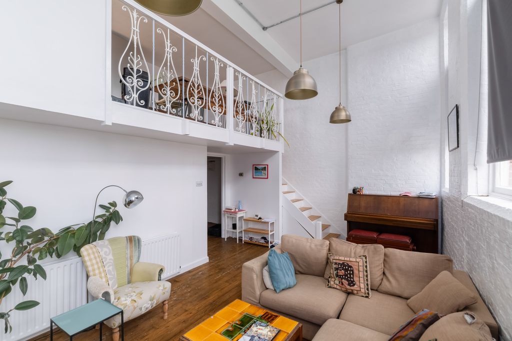 Property photo 2 of 25