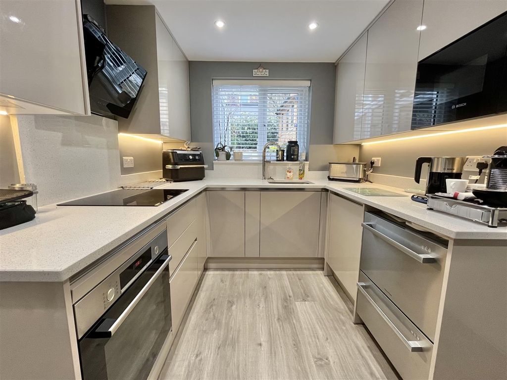 Property photo 2 of 16 Kitchen