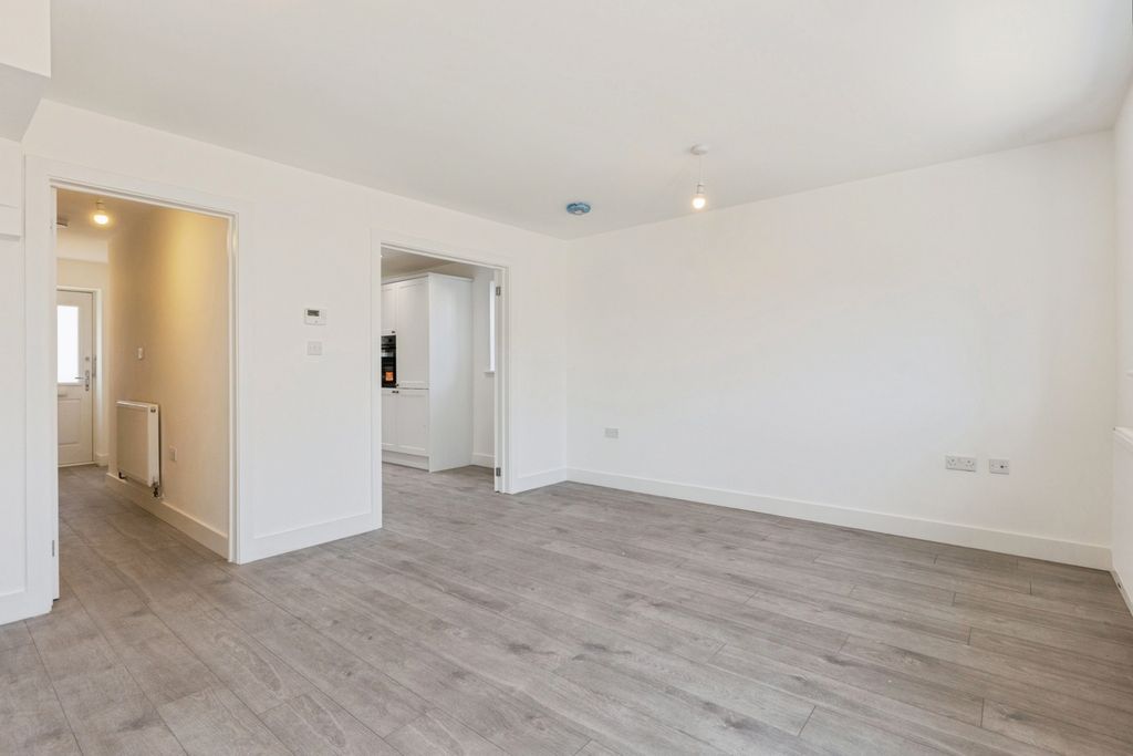 Property photo 3 of 24 Pbox-Img.Jpg