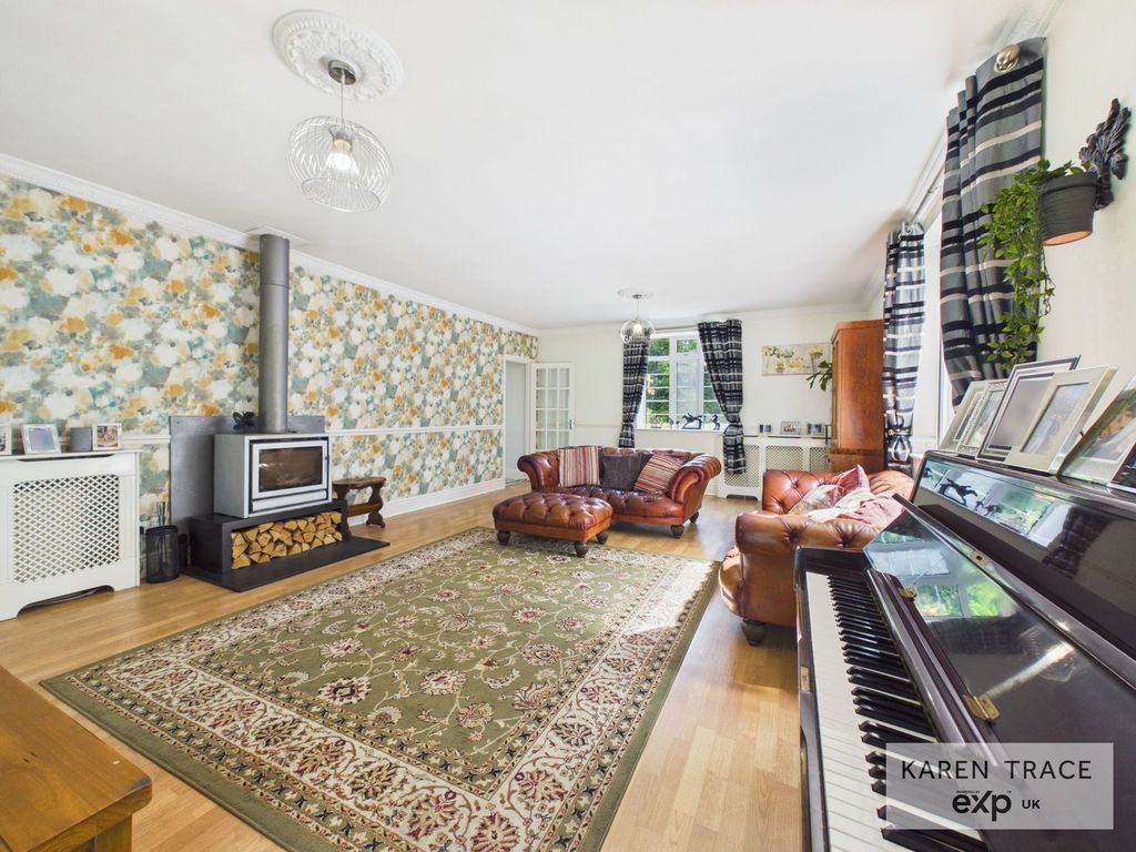 Property photo 2 of 34