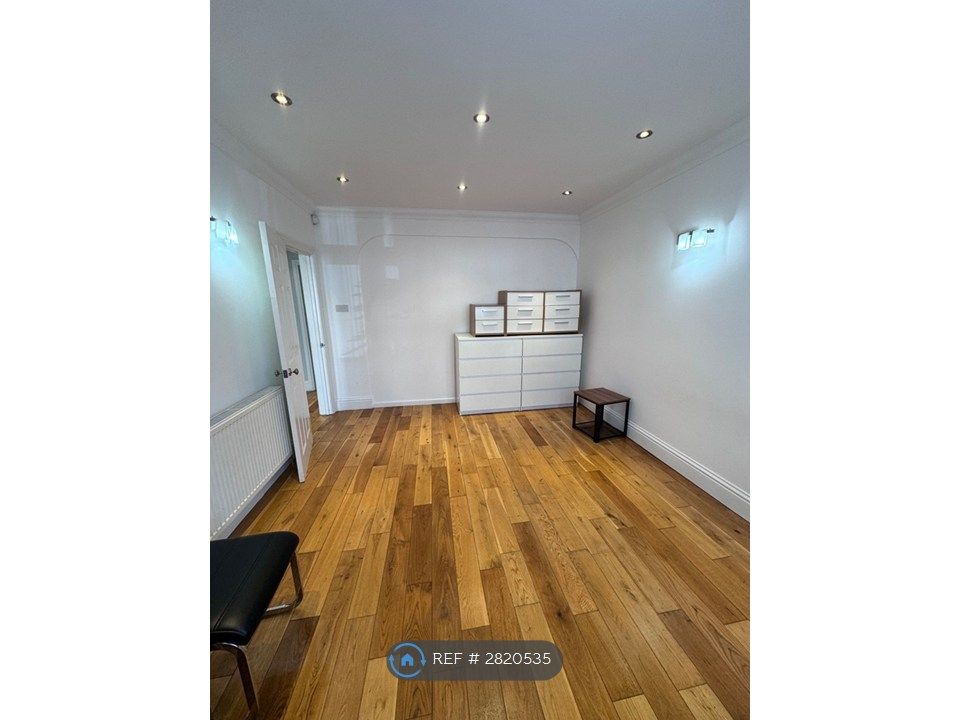 Property photo 3 of 27 Downstairs Double Room