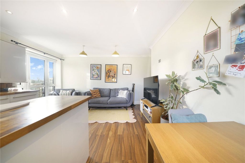 Property photo 2 of 16 Reception/Kitchen