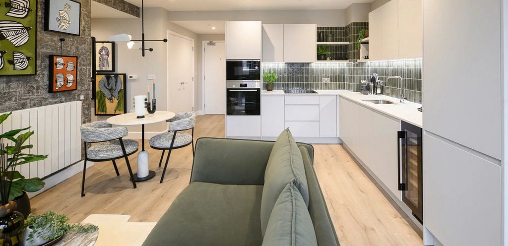 Property photo 2 of 8