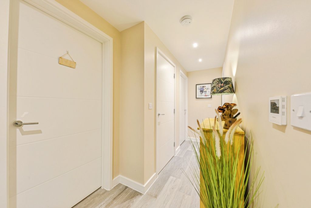 Additional image 19 of 2 bed flat for saleTown Centre, Hatfield AL10