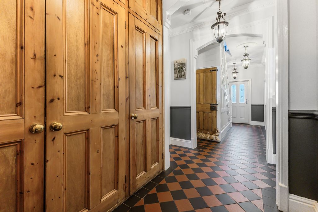 Property photo 3 of 46